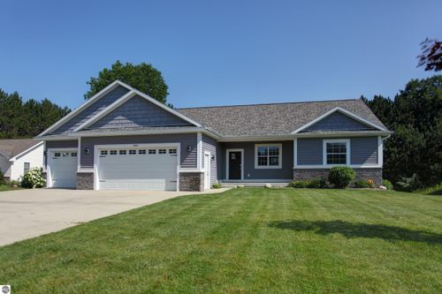 7450 Briar Ridge Dr, Traverse City, MI, 49685-7334 | Card Image