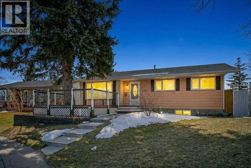 255 Penmeadows Close Se, Calgary, AB, T2A3S1 | Card Image