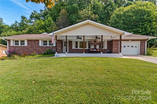 121 Auburn Park Drive, Waynesville, NC, 28786 | Card Image