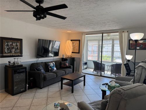 apt-318-2861 Somerset Dr, Lauderdale Lakes, FL, 33311-1991 | Card Image