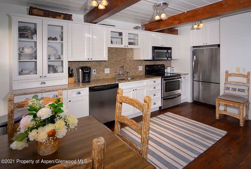 8-1024 E Cooper Ave, Aspen, CO, 81611-2189 | Card Image