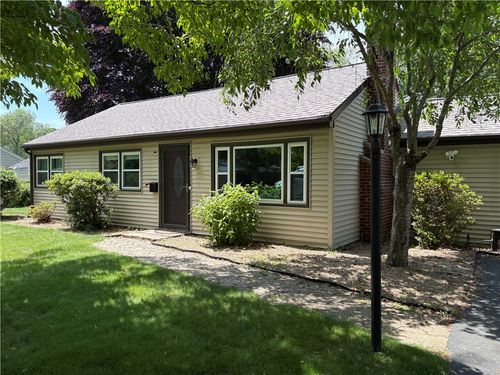 7 Hemlock Dr, Barrington, RI, 02806-1564 | Card Image