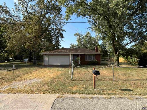 906 W Mulberry St, Chanute, KS, 66720-1121 | Card Image