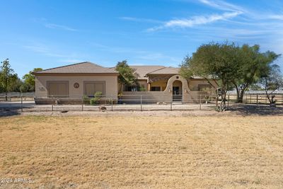 6112 S 195 Th Drive, House other with 4 bedrooms, 2 bathrooms and null parking in Buckeye AZ | Image 1