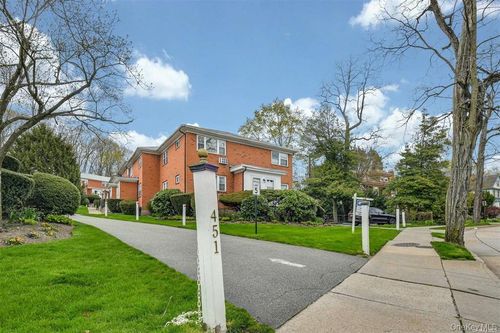 52-upper-unit-451 Main Street, Huntington, NY, 11768 | Card Image