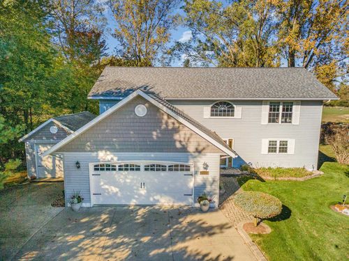 1057 Crown Point Dr, Lake Isabella, MI, 48893-9374 | Card Image