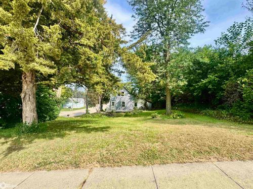 215 N 10th St, Forest City, IA, 50436-1521 | Card Image