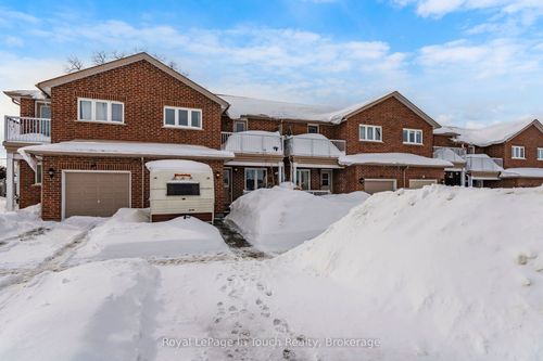 42 Owen St, Penetanguishene, ON, L9M1M8 | Card Image