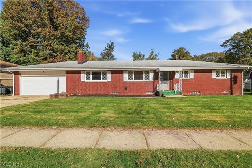 1489 Heights View Dr, Akron, OH, 44305-1332 | Card Image