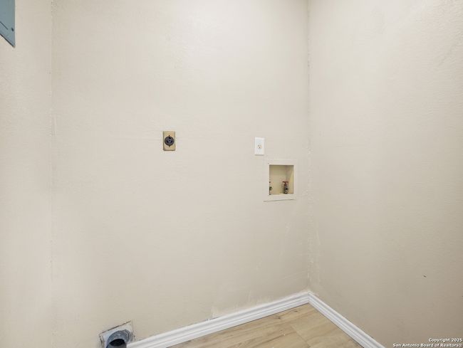 4819 Corian Oak Dr, House other with 3 bedrooms, 2 bathrooms and null parking in Kirby TX | Image 11
