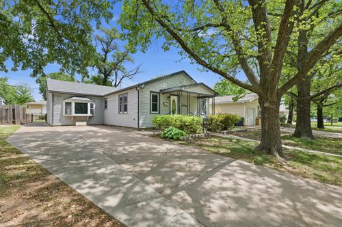 1602 Edgemoor St, El Dorado, KS, 67042-2233 | Card Image