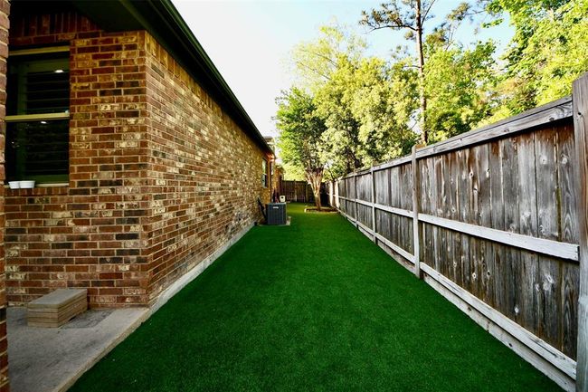 1800 Sqft. of PET-FLO Turf with 15 x 10 Putting green | Image 40
