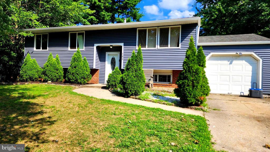 Hobart Dr, Clementon, NJ 08021