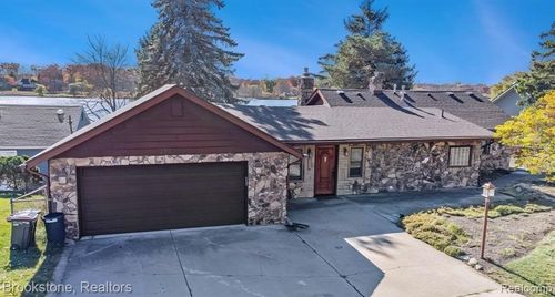 2739 Lakeridge, Wixom, MI, 48393-1217 | Card Image