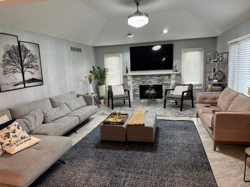 20347 Balmoral Dr, Macomb, MI, 48044-5900 | Card Image