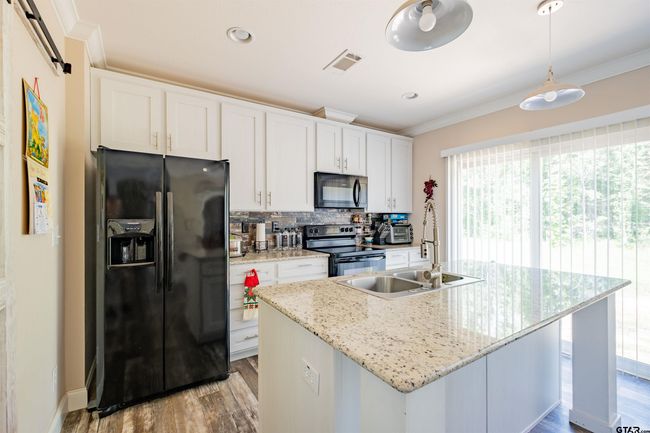 18877 County Road 15, House other with 3 bedrooms, 2 bathrooms and null parking in Tyler TX | Image 8
