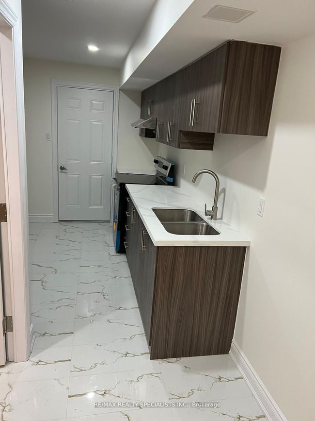 BSMT - 10 Brent Stephens Way, House attached with 2 bedrooms, 1 bathrooms and 1 parking in Brampton ON | Image 12