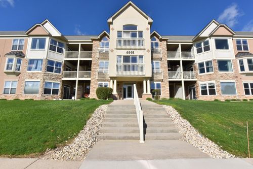 6995 S Riverwood Blvd, Franklin, WI, 53132-8011 | Card Image