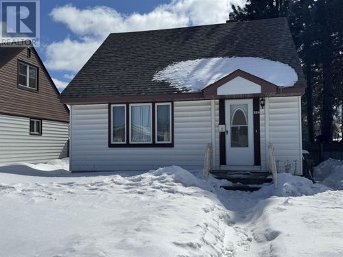 324 Frederica St W, Thunder Bay, ON, P7E3W3 | Card Image