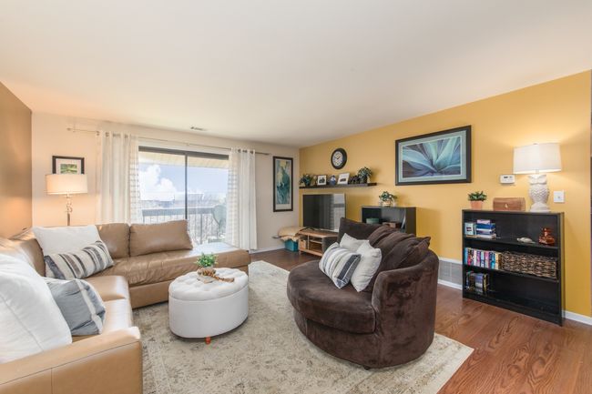 APT-405 - 714 Walnut Dr, Condo with 2 bedrooms, 2 bathrooms and 1 parking in Darien IL | Image 4