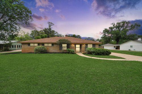 313 Linden Ln, Lake Jackson, TX, 77566-4209 | Card Image