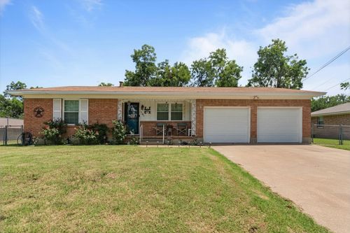 107 Woodard Ave, Cleburne, TX, 76033-5743 | Card Image