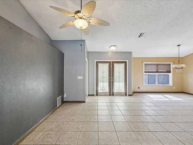 Living Room to Entrance | Image 11
