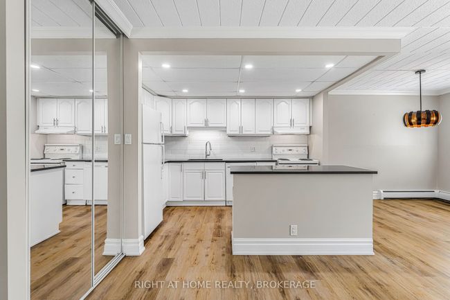 102 - 20 John St, Condo with 2 bedrooms, 1 bathrooms and 3 parking in Grimsby ON | Image 10