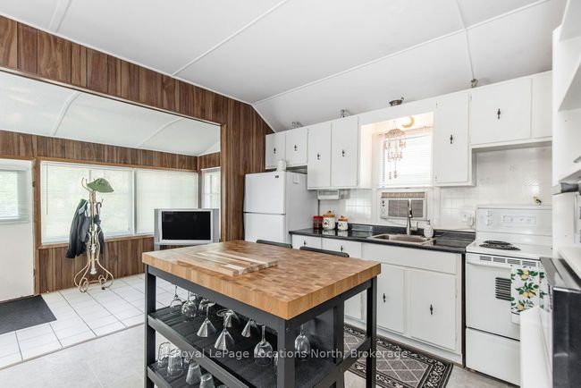 1981 Tiny Beaches Rd N, House other with 3 bedrooms, 1 bathrooms and 2 parking in Tiny ON | Image 13