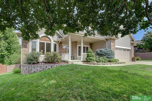 605 Fleetwood Dr, Papillion, NE, 68133-2494 | Card Image