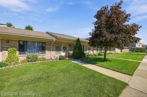 16064 Holz Dr, Southgate, MI, 48195-2994 | Card Image