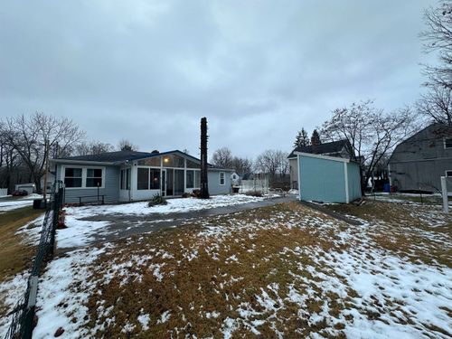 610 S Front St, Chesaning, MI, 48616-1418 | Card Image