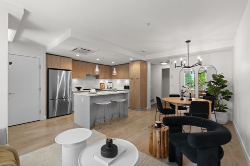 th3-108 E 8th St, North Vancouver, BC, V7L0H1 | Card Image