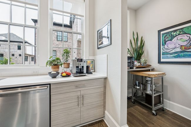 14932 Oak St, Townhouse with 3 bedrooms, 4 bathrooms and null parking in Addison TX | Image 13