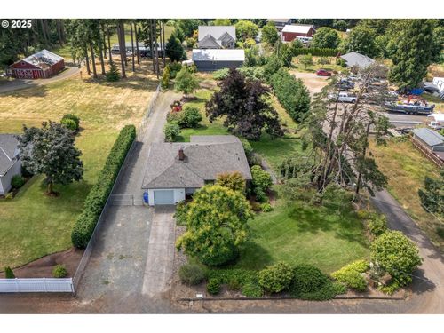 15182 Henrici Rd, Oregon City, OR, 97045-8592 | Card Image