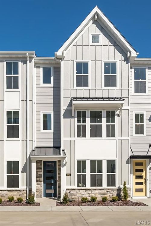 8912 Gateway Cir, Saint Louis, MO, 63144-3301 | Card Image