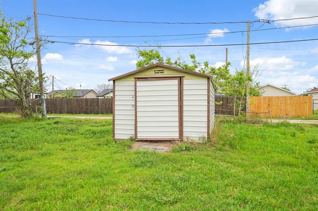 606 W 7 Th St, House other with 3 bedrooms, 1 bathrooms and null parking in Freeport TX | Image 24