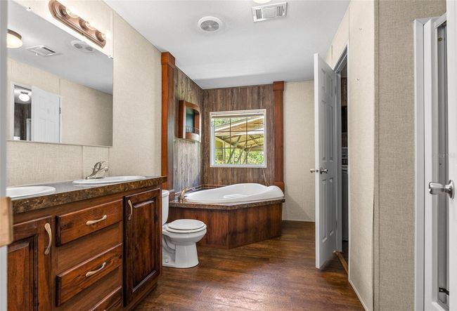 2005 Ne 185 Th St, House other with 3 bedrooms, 2 bathrooms and null parking in CITRA FL | Image 12