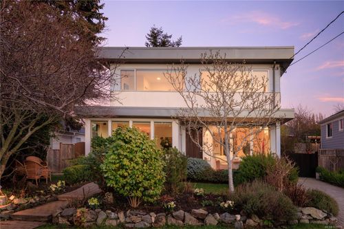 885 Linkleas Ave, Victoria, BC, V8S5C4 | Card Image