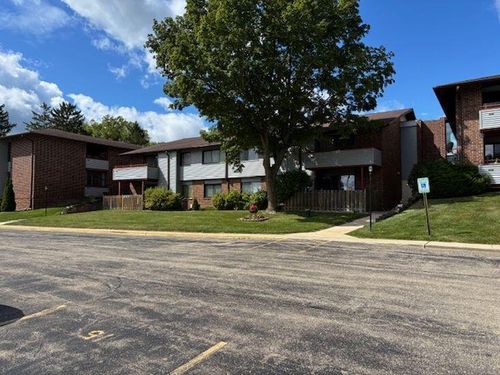 208-7921 S 68th Street, Franklin, WI, 53132 | Card Image
