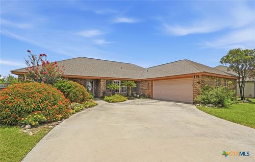 145 Castlewood Dr, Seguin, TX, 78155-8102 | Card Image
