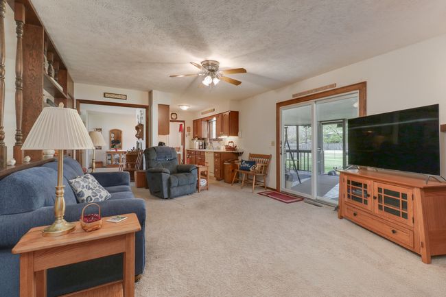 34 Pembrook Cir, House other with 3 bedrooms, 2 bathrooms and 2 parking in Bloomington IL | Image 13