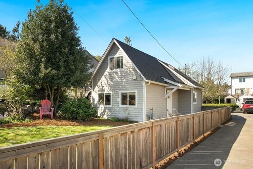 3710 Sw 106th St, Seattle, WA, 98146-1163 | Card Image