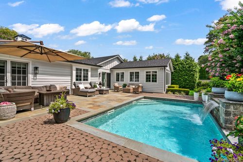 24 Hollister Ln, Islip, NY, 11751-4004 | Card Image