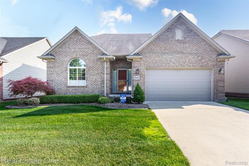 7-3443 Hawk Woods Cir, Auburn Hills, MI, 48326-1862 | Card Image