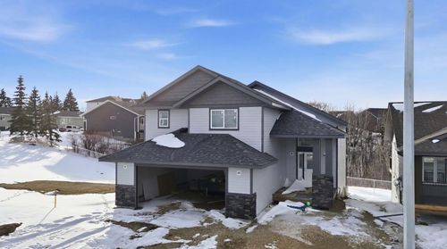 8 Henner'S Outlook, Lacombe, AB, T4L1Z3 | Card Image
