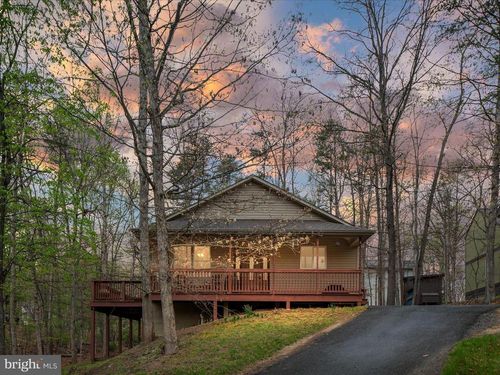 1304 Lakeview Dr, CROSS JUNCTION, VA, 22625-2524 | Card Image