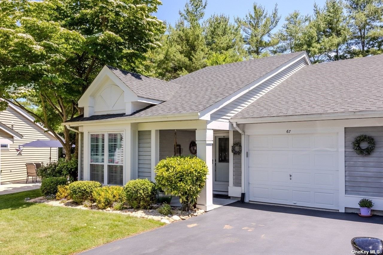 Glen Dr, Ridge, NY 11961