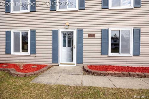 1171 Meadowood Dr, Waterford, MI, 48327-2960 | Card Image