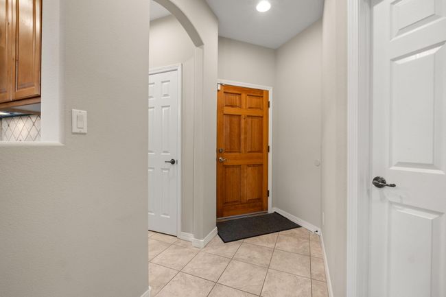8719 Desert Fox Way, Condo with 3 bedrooms, 3 bathrooms and null parking in Albuquerque NM | Image 4